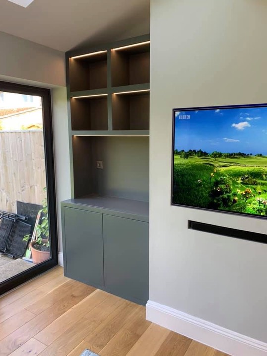 Modern alcove with lighting in Grey Harrison Fine Woodwork Lee Harrison