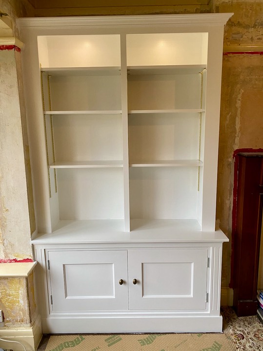 traditional alcove unit in white